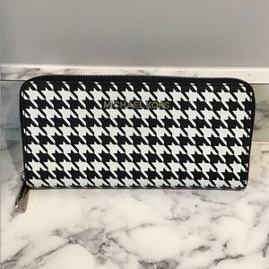 Authentic Michael Kors Women’s  wallet